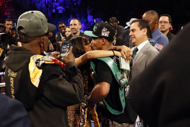 Shakur Stevenson zdobył pas WBC i oświadczył się w ringu