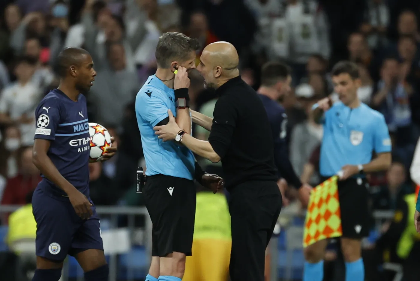 Daniele Orsato "czarną owcą". "Takie sędziowanie w Lidze Mistrzów to wstyd"