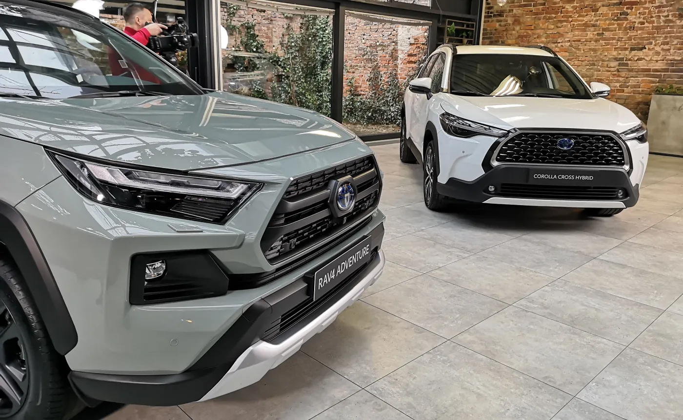 Toyota Corolla Cross z napędem AWD-i. Na drodze zaskoczy nie tylko trakcją