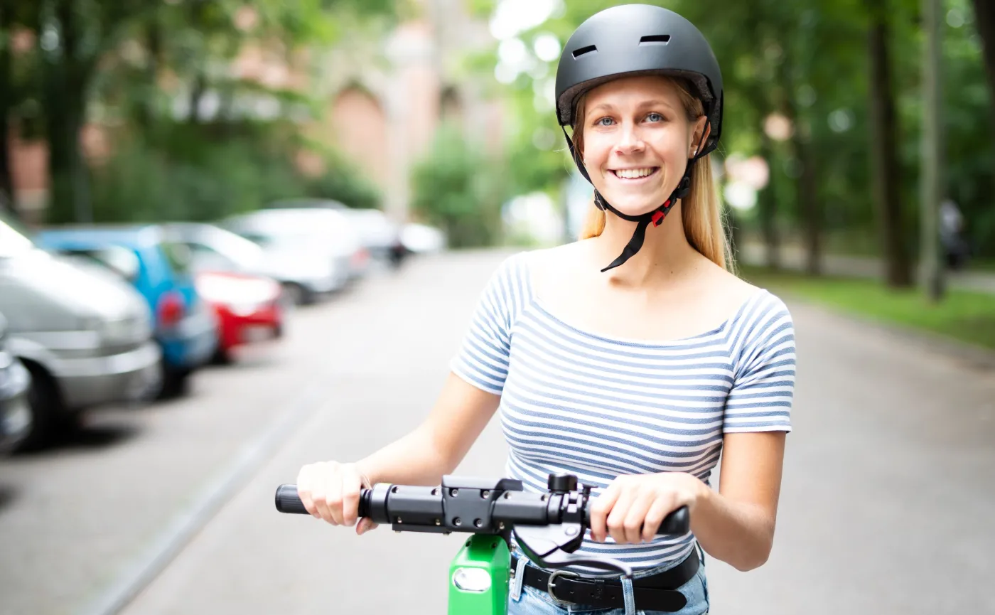 Prawidłowo założony kask pochłania do 70 proc. energii kinetycznej uderzenia