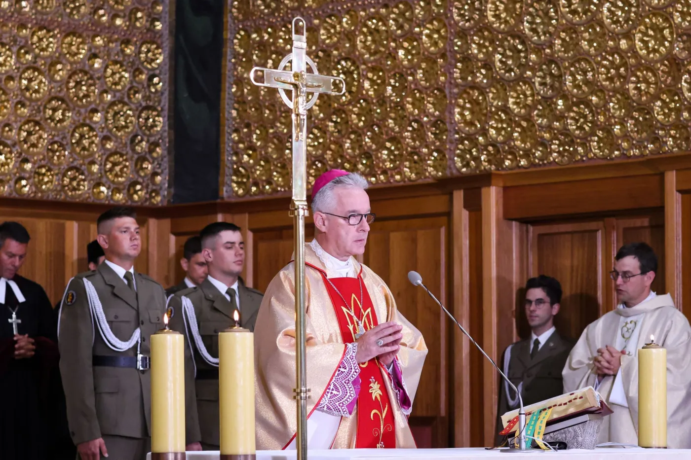 Bp Lechowicz: Nauczanie Kościoła nie ma nic wspólnego z ideologią pacyfistyczną