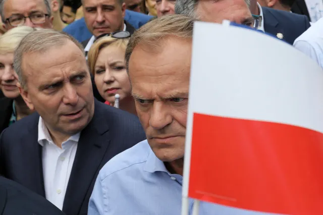 Schetyna krytykuje Tuska? "Nie jest dobrze, jeśli znajduje się tematy, które mogą podzielić"