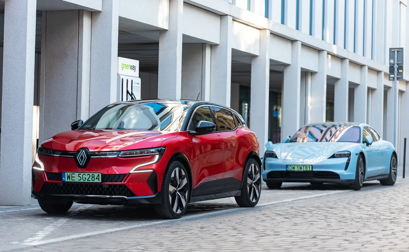 5-renault-megane-e-tech-2022-15-37540068.jpg