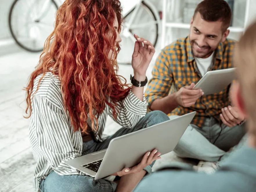 Badanie pokazało, że młodzi Polacy nieco inaczej niż ich rówieśnicy z Europy widzą przyszłość...