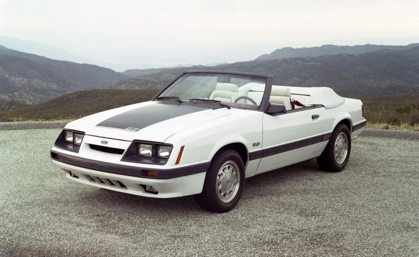ford-mustang-gt-kabrio-1985-rok-37561430.jpg