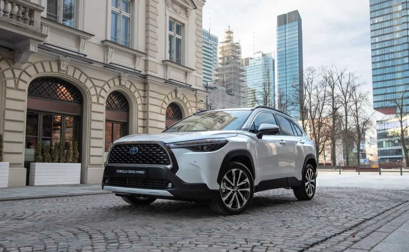 Toyota Corolla Cross kusi wersją Premiere Edition. Cena to nie wszystko