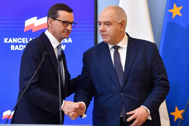 Wojna Morawieckiego z Sasinem? Premier zabiera głos