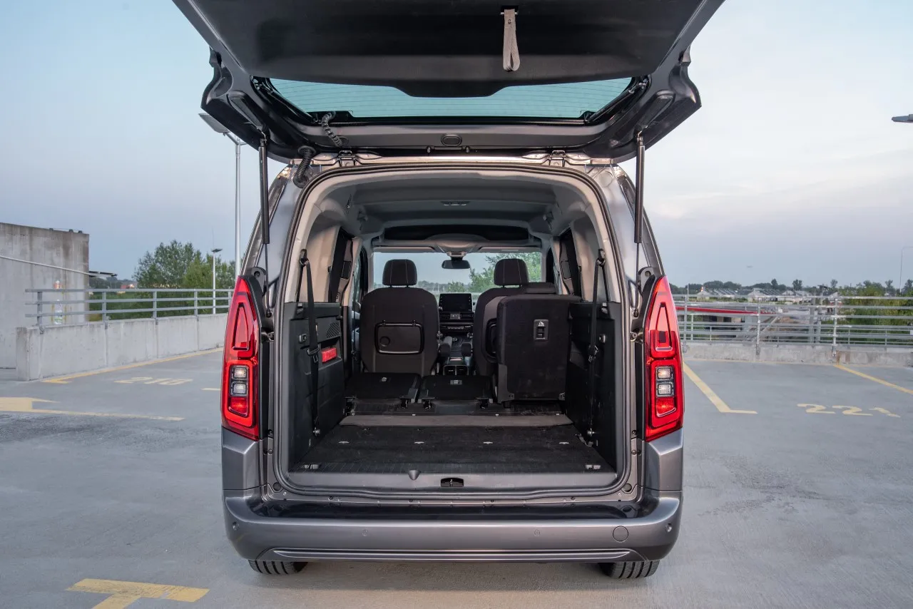 toyota-proace-city-verso-long-36735171.jpg