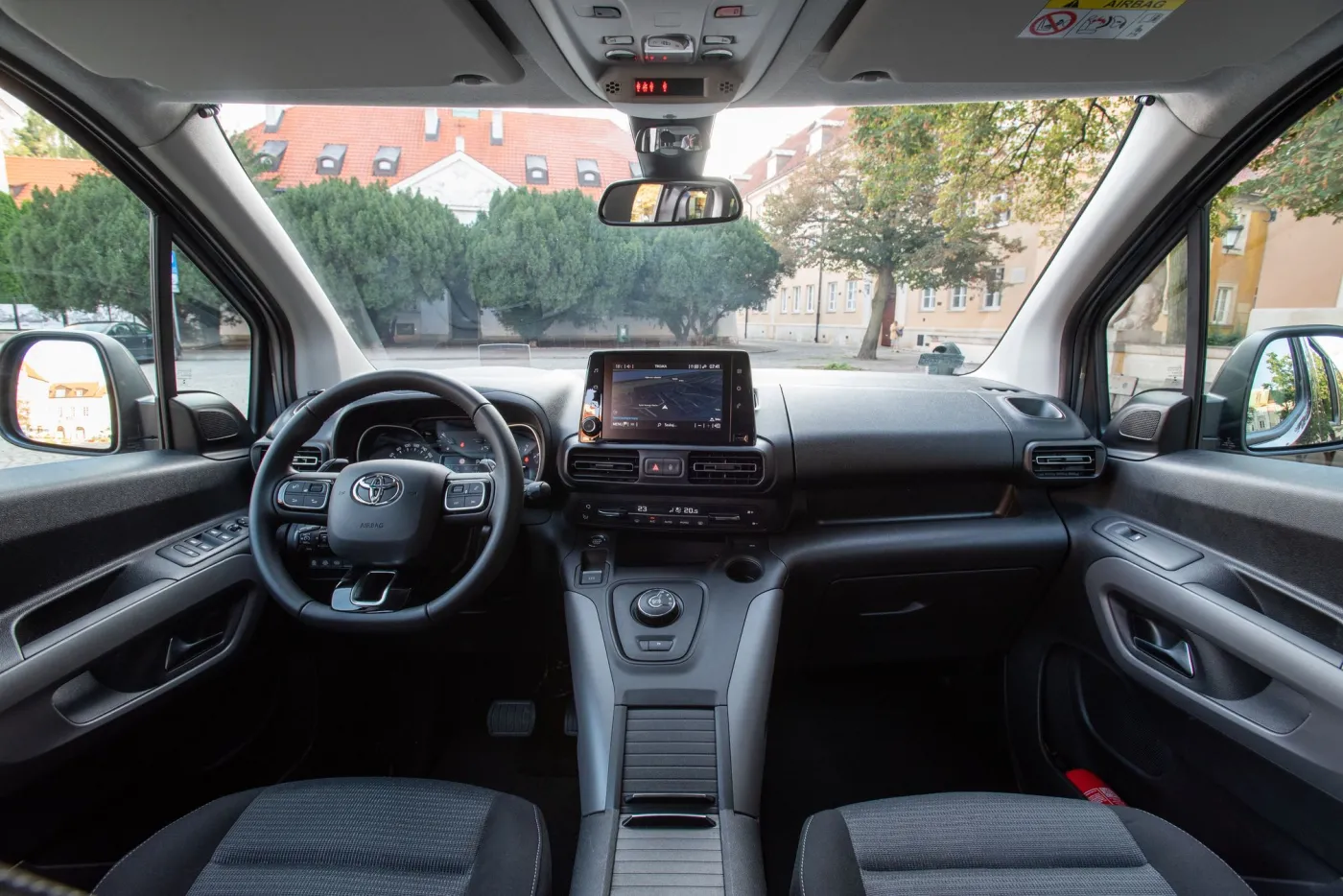 toyota-proace-city-verso-long-36735196.jpg