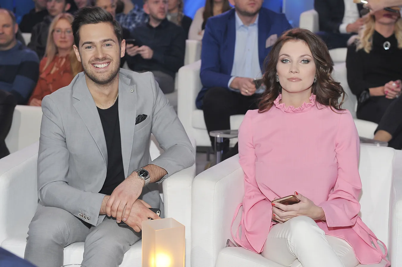 Aktor "Barw szczęścia" dołączył do zespołu TVP Info. Tak prezentuje się na antenie