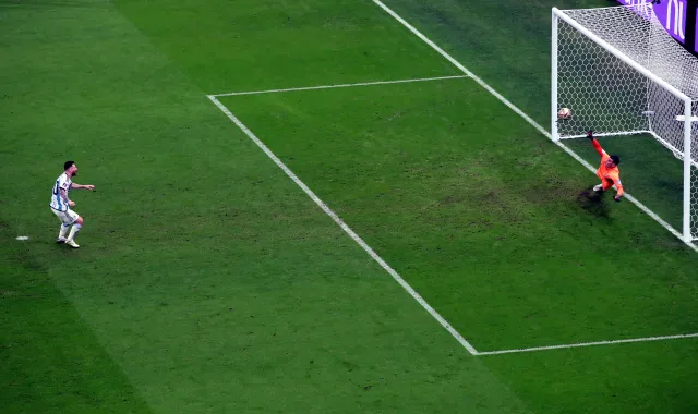 Boski Messi wprowadził Argentynę do finału mistrzostw świata [WIDEO]