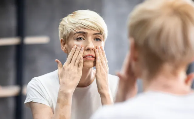 Porażenie nerwu twarzy. Poznaj objawy i leczenie