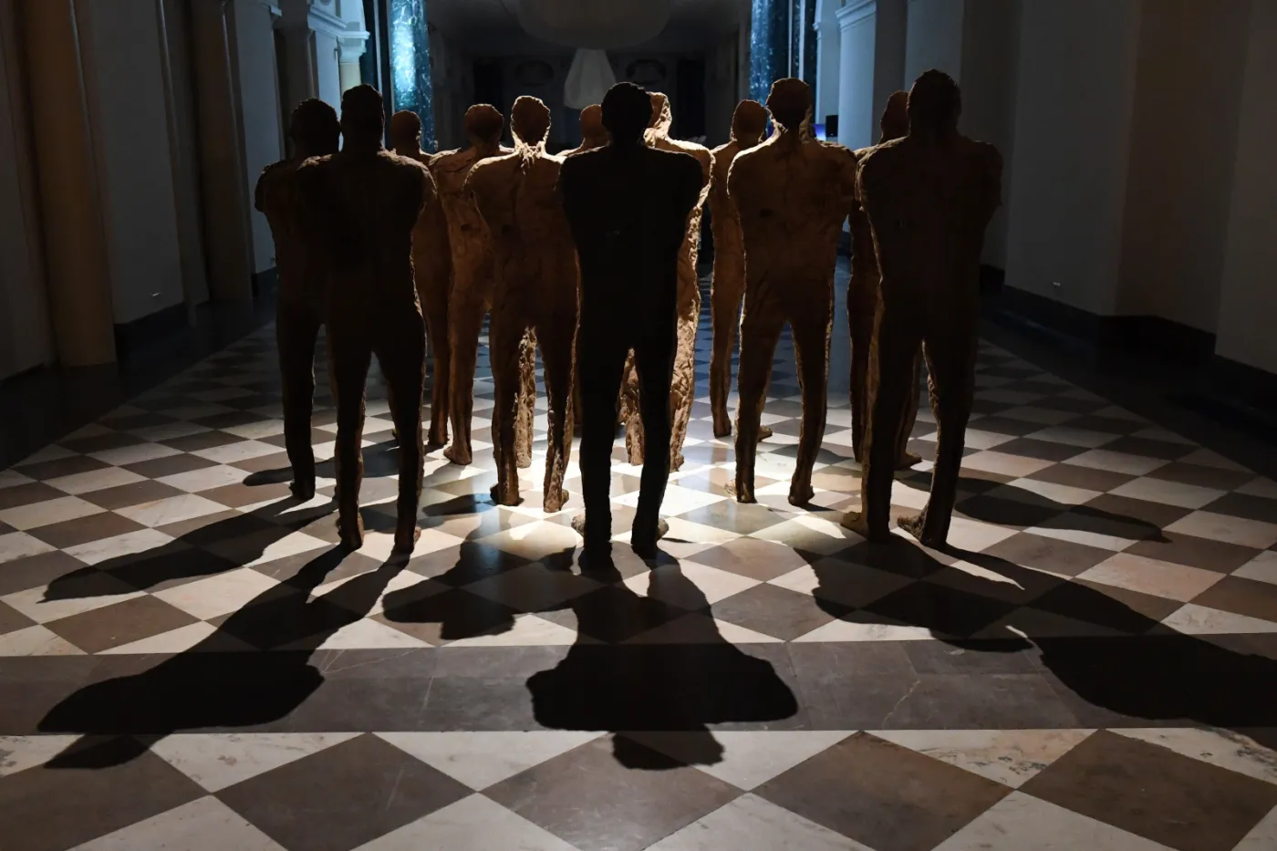 Wystawa rzeźb Magdaleny Abakanowicz na Zamku Królewskim w Warszawie