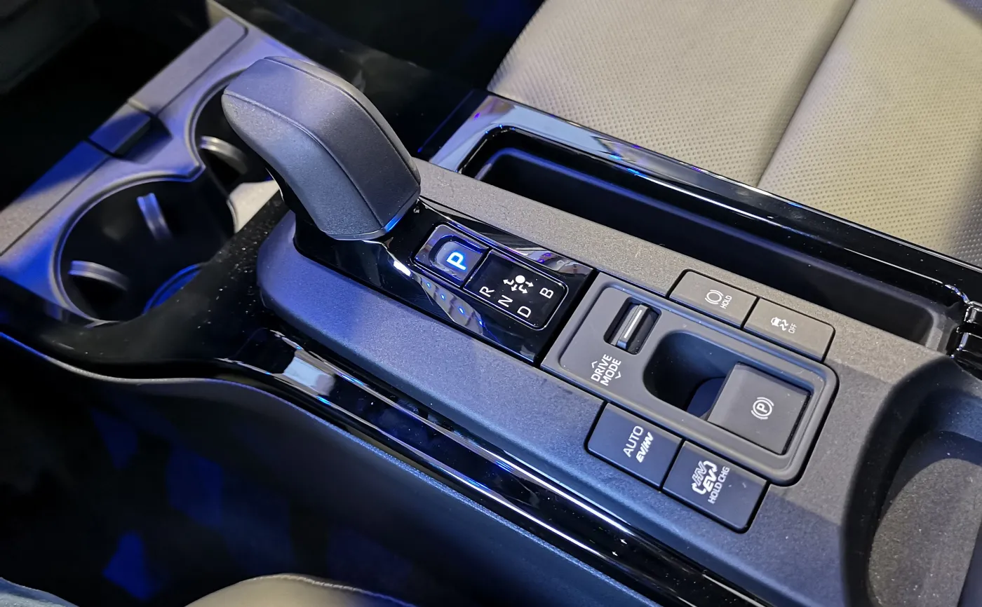 toyota-prius-nowej-5-generacji-37642066.jpg