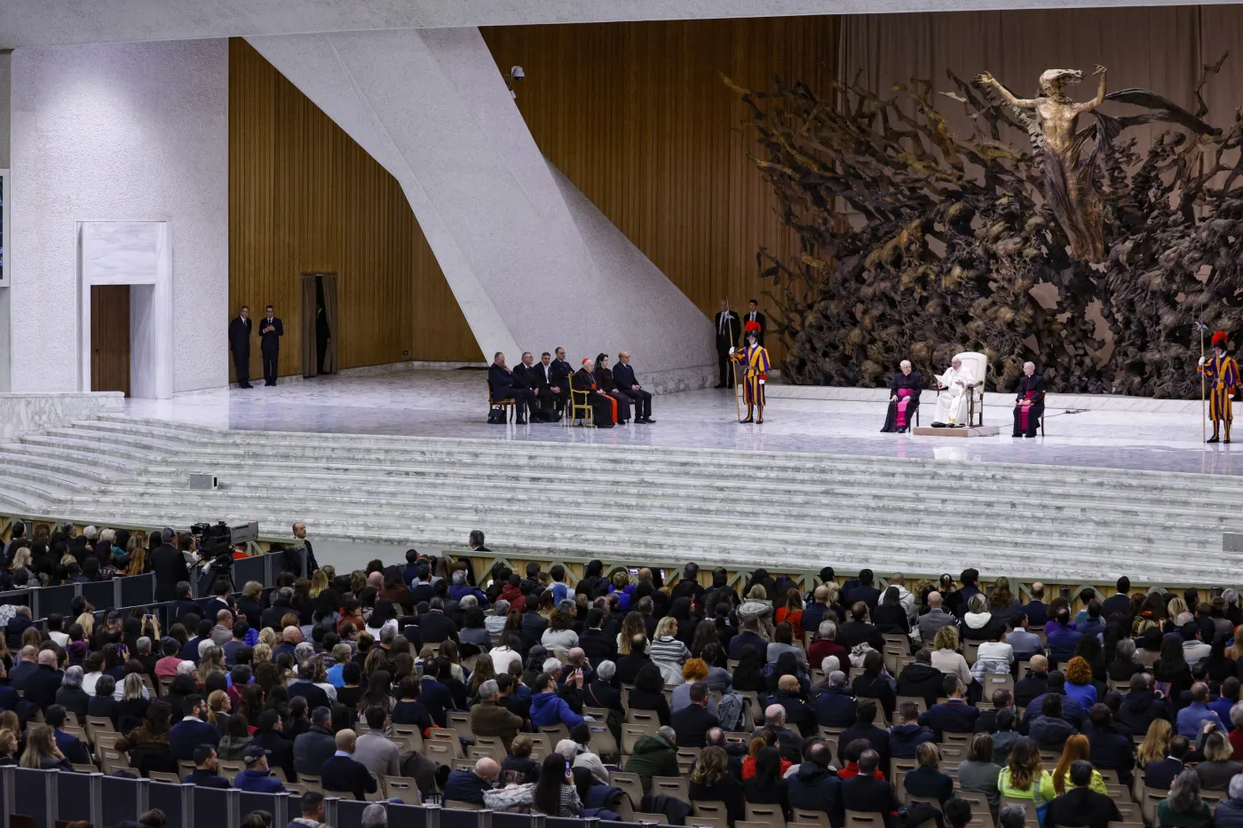 Papież na pasterce: Wiemy bardzo wiele o Bożym Narodzeniu, ale zapominamy o jego znaczeniu