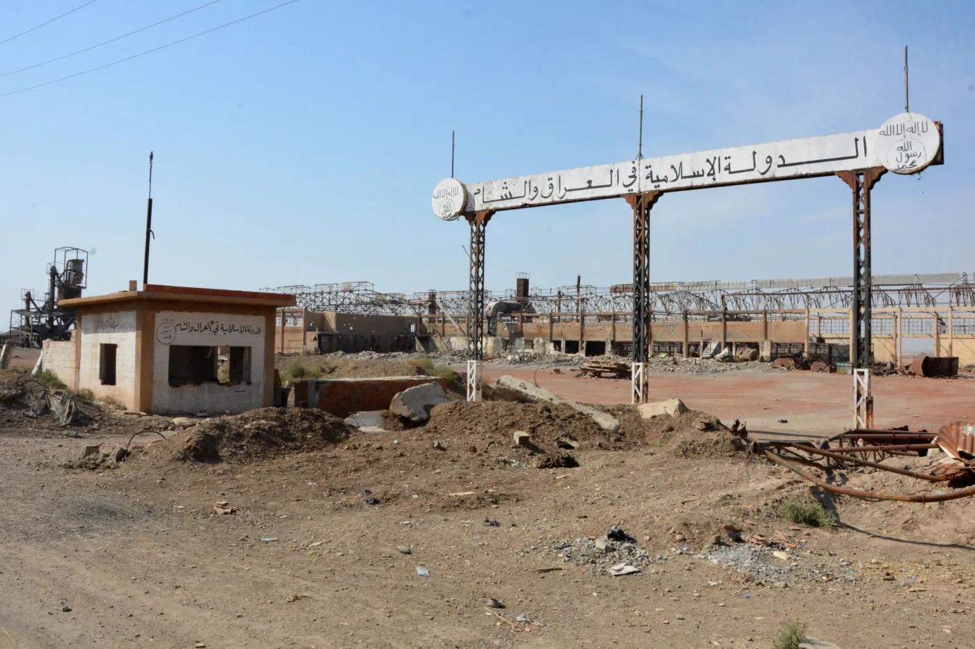 Ścięte głowy na placu w Ar-Rakce. Tak wyglądało życie w kalifacie Państwa Islamskiego