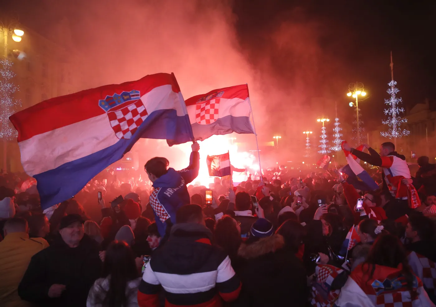Zagrzeb nie spał tej nocy. Chorwaci świętowali 3. miejsce na mundialu [FOTO]