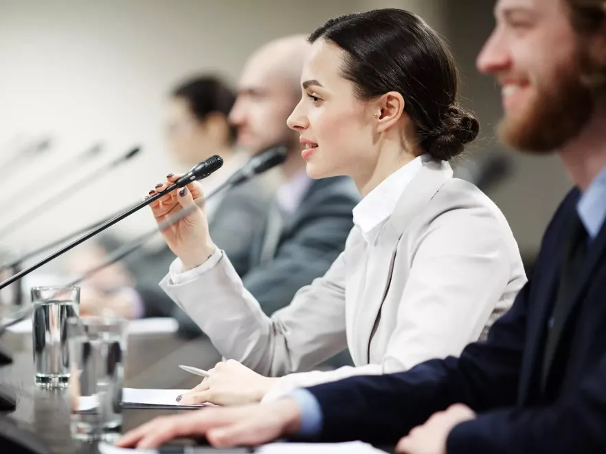 Zbadano, jak młode Polki i młodzi Polacy rozumieją i praktykują demokrację. Ciekawe obserwacje...