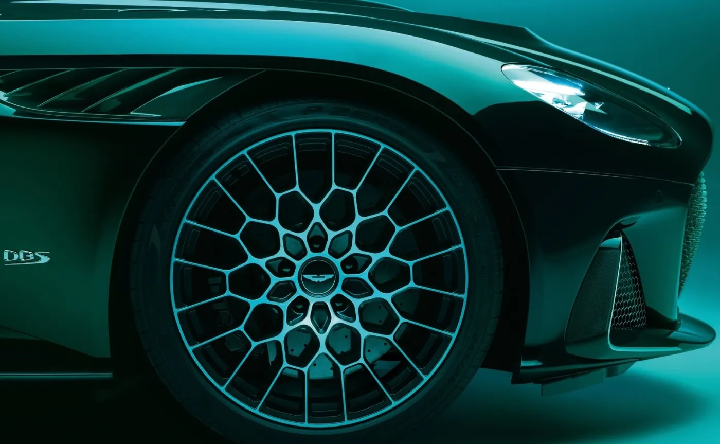 aston-martin-dbs-770-ultimate-37686339.jpg