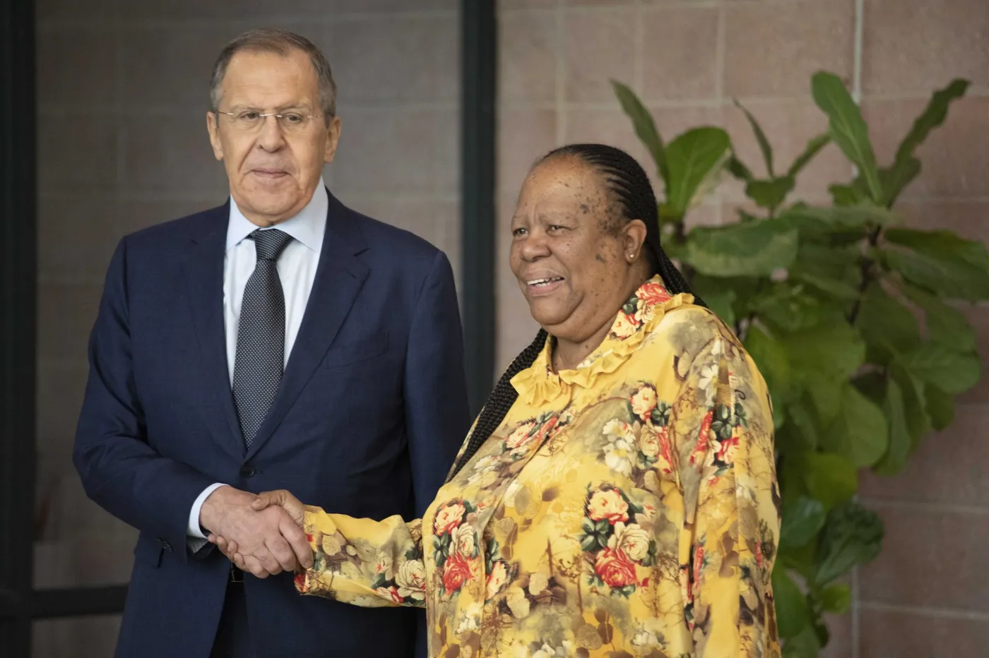 Siergiej Ławrow: Wojna w Ukrainie staje się coraz mnie hybrydowa, a coraz bardziej prawdziwa