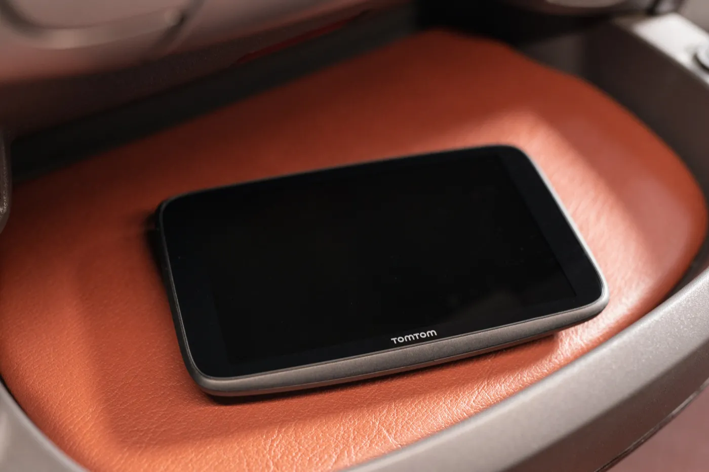 tomtom-go-expert-device-on-seat-37699500.jpg