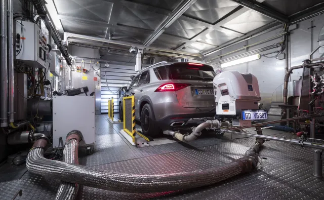 Silnik Diesla wraca do łask. Samochody elektryczne tracą prąd. Dlaczego?