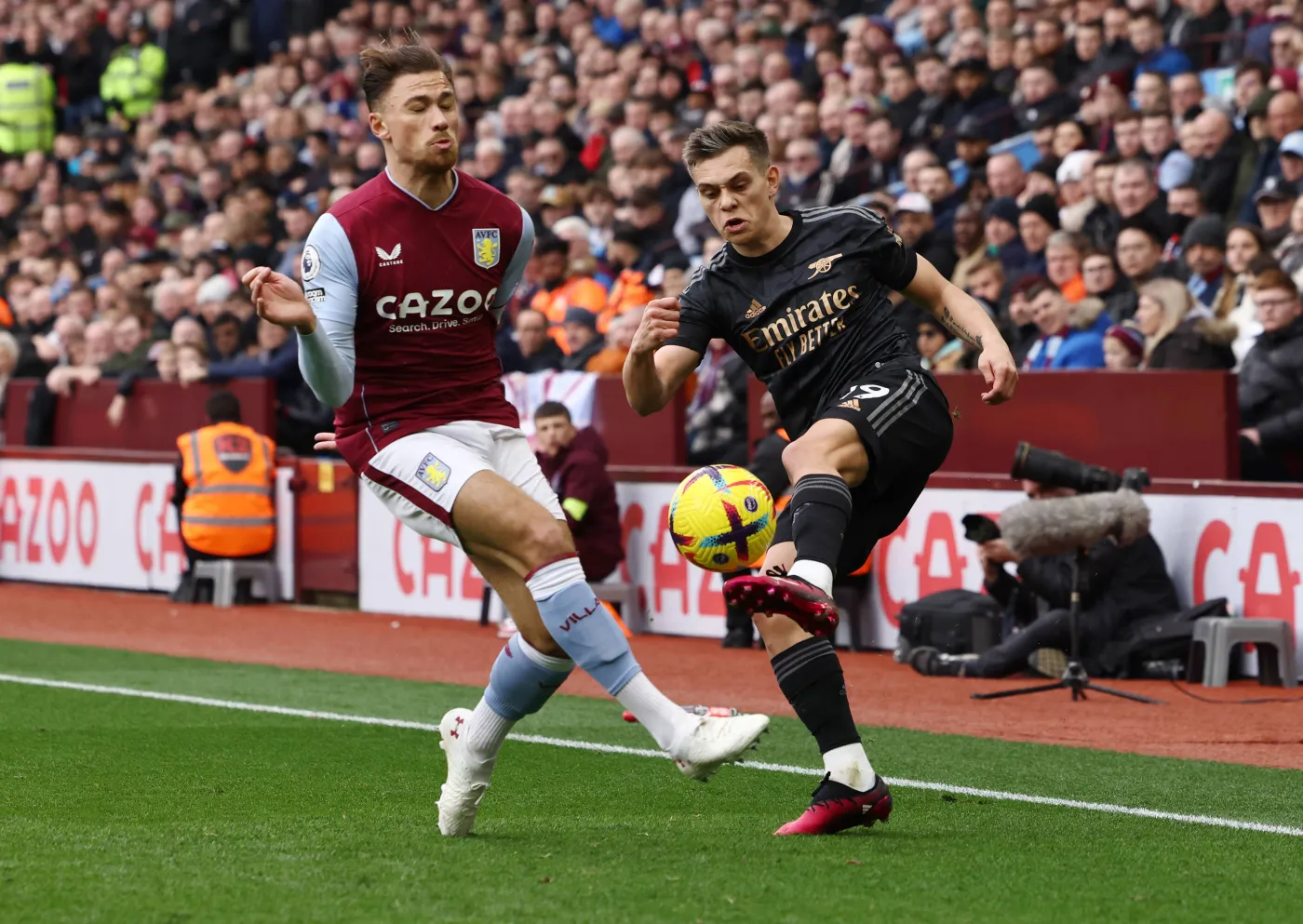 Cash z asystą w meczu z Arsenalem. Szczęśliwe przełamanie "Kannonierów"