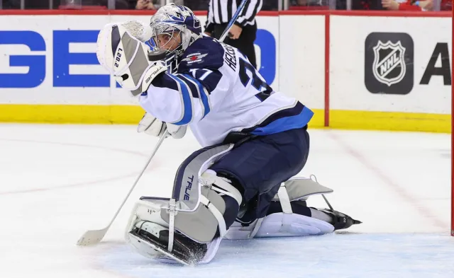 Liga NHL. Bramkarz Winnipeg Jets obronił 50 strzałów