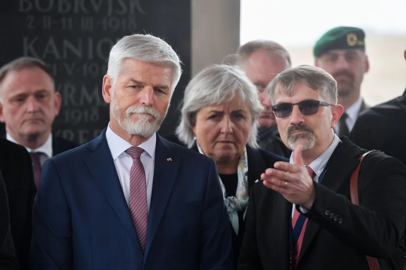 Prezydent Czech Petr Pavel (C-L) 