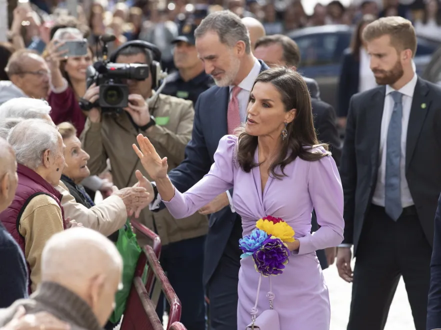 Odważna sukienka królowej Letycji zelektryzowała opinię publiczną [FOTO]