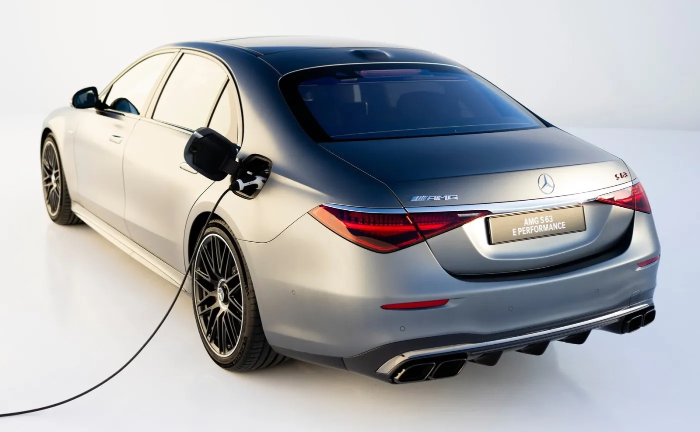 mercedesamg-s-63-e-performance-37645555.jpg