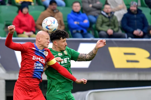 Piast zdobył ważne punkty. Śląsk w coraz większych tarapatach [WIDEO]