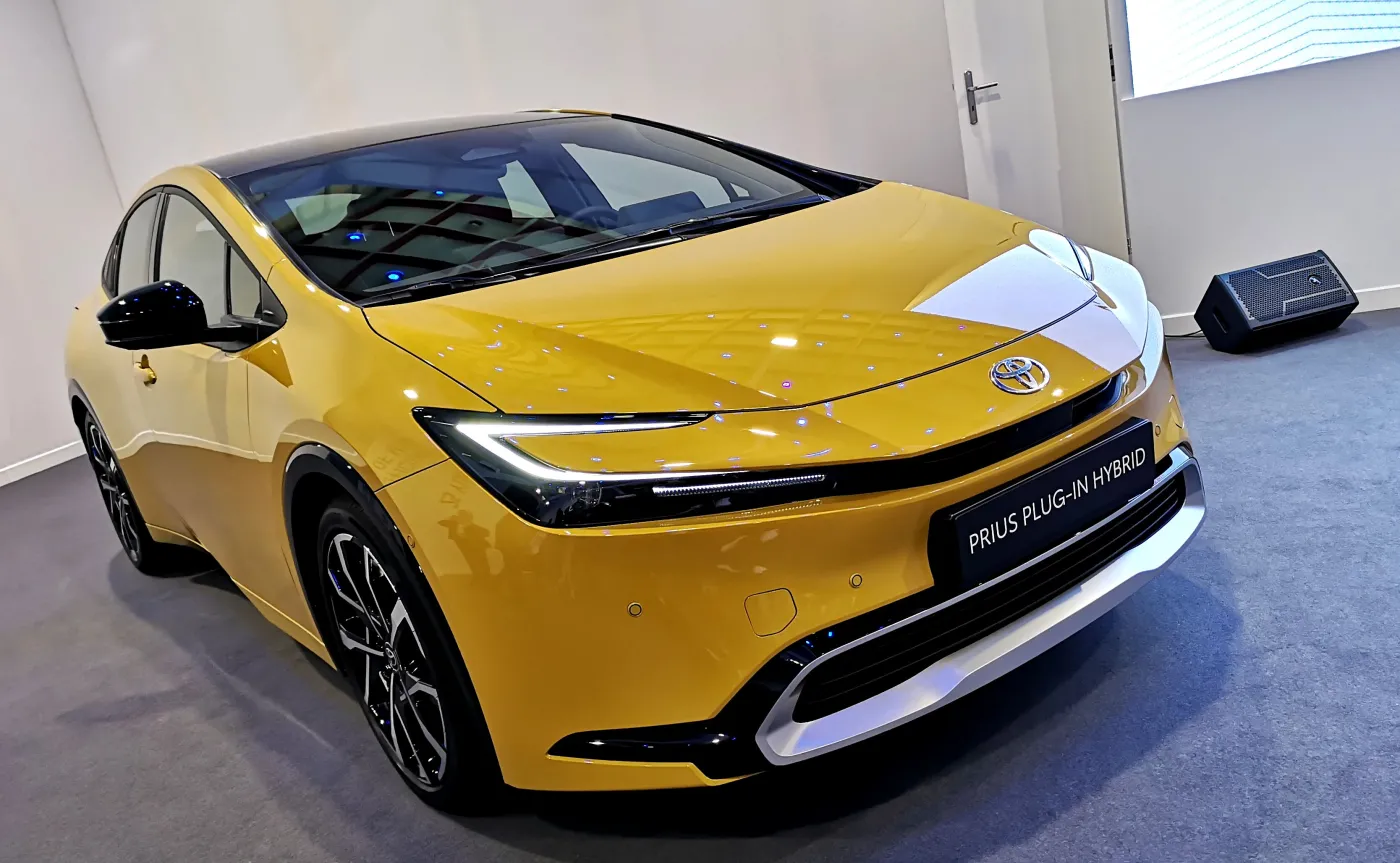 toyota-prius-nowej-5-generacji-37642045.jpg