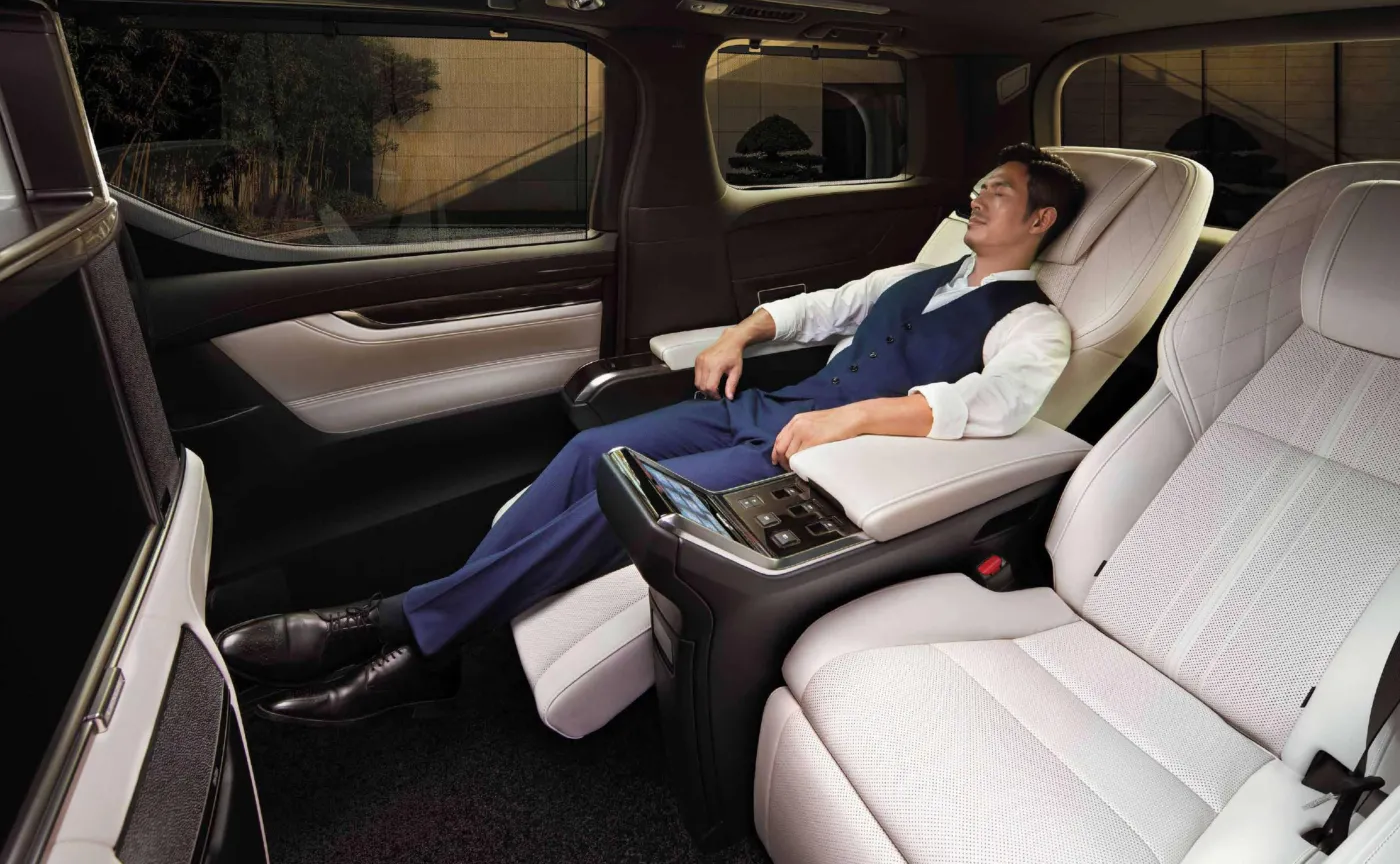 Lexus LM (poprzedniej generacji)