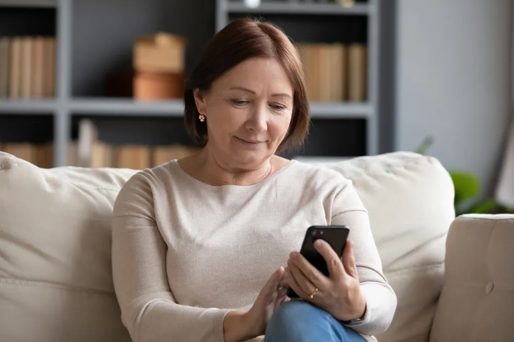 telefon-senior-fot-shutterstock-37560376.jpg