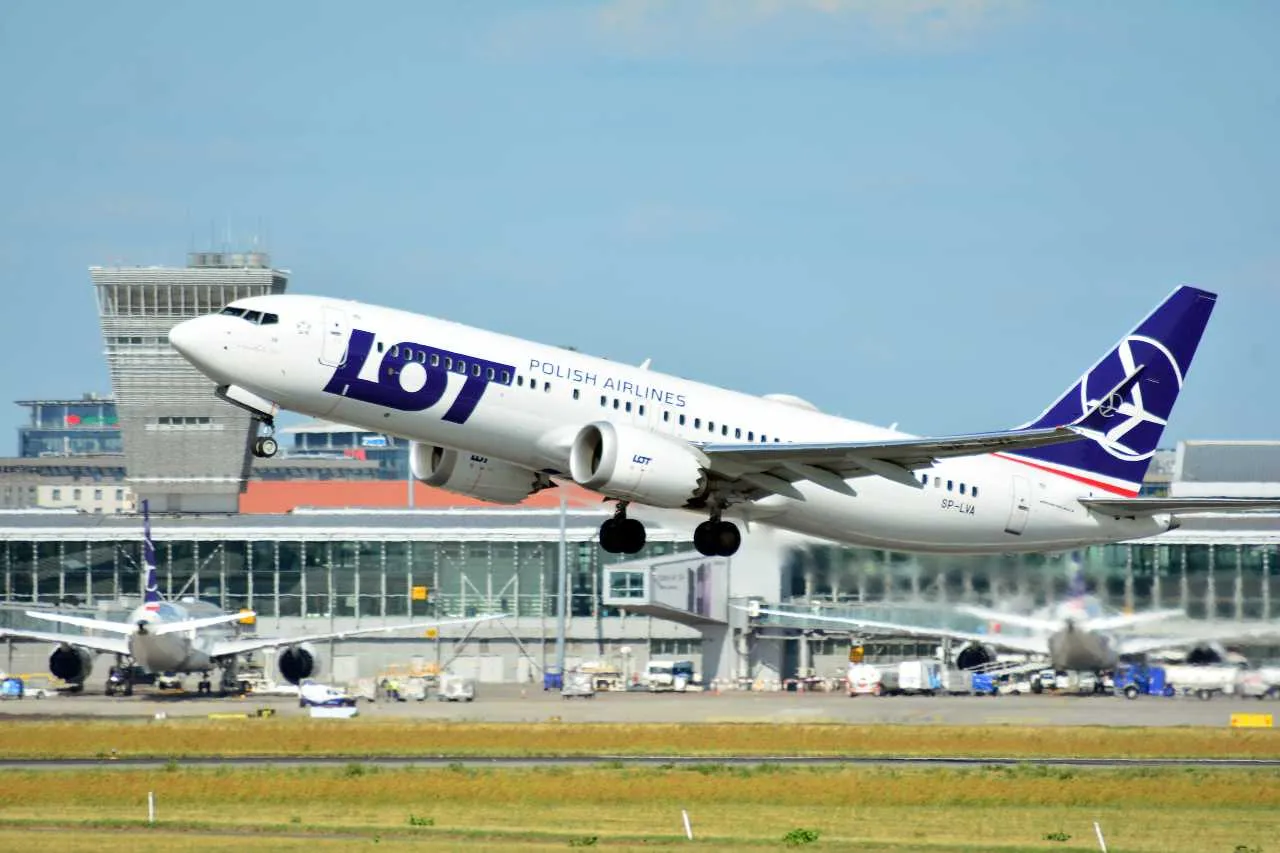 Incydent na Lotnisku Chopina. "Zdrowiu i życiu pasażerów nie zagrażało niebezpieczeństwo"