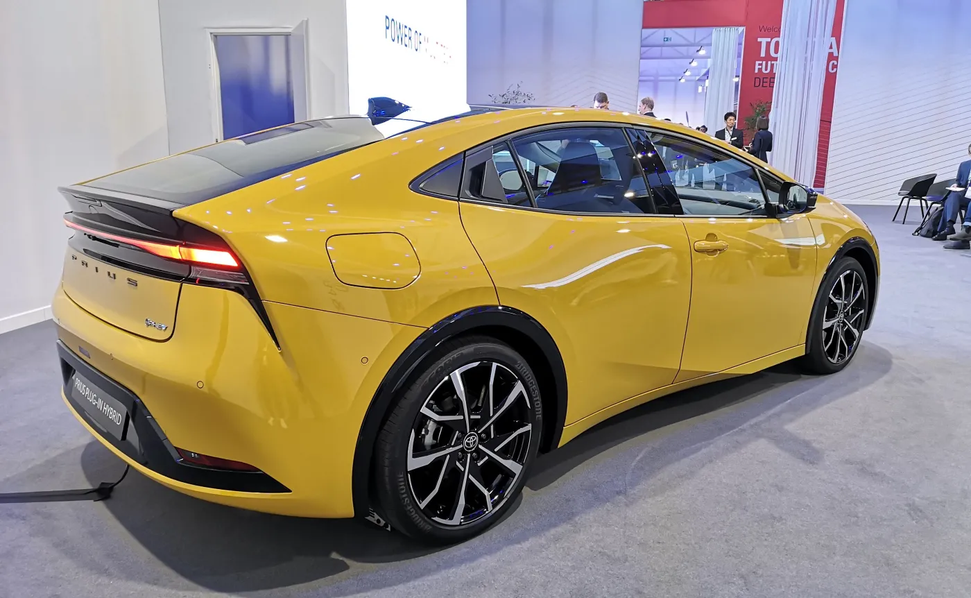 toyota-prius-nowej-5-generacji-37643042.jpg