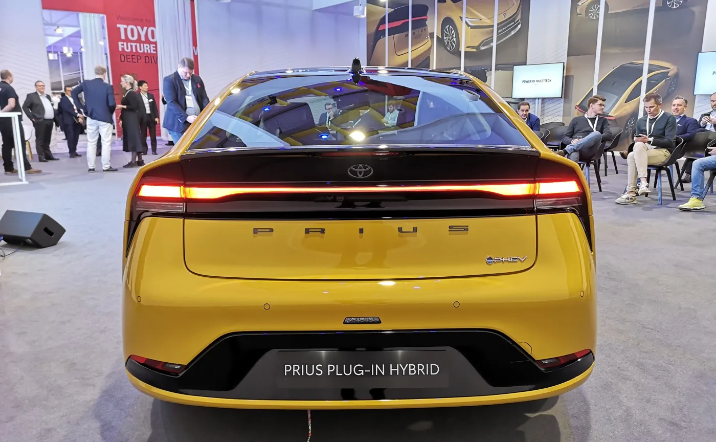 toyota-prius-nowej-5-generacji-37643047.jpg