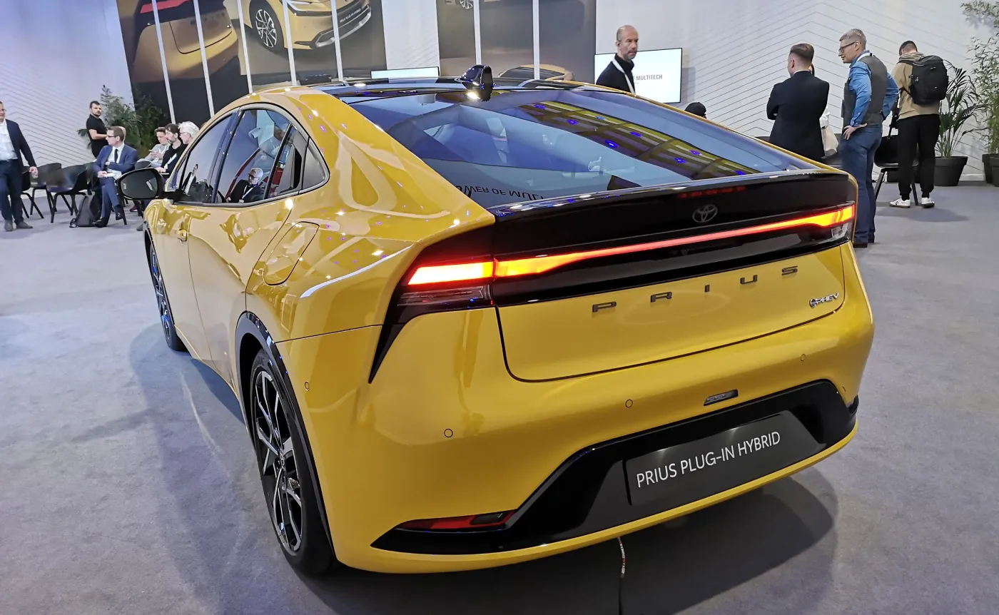toyota-prius-nowej-5-generacji-37643052.jpg