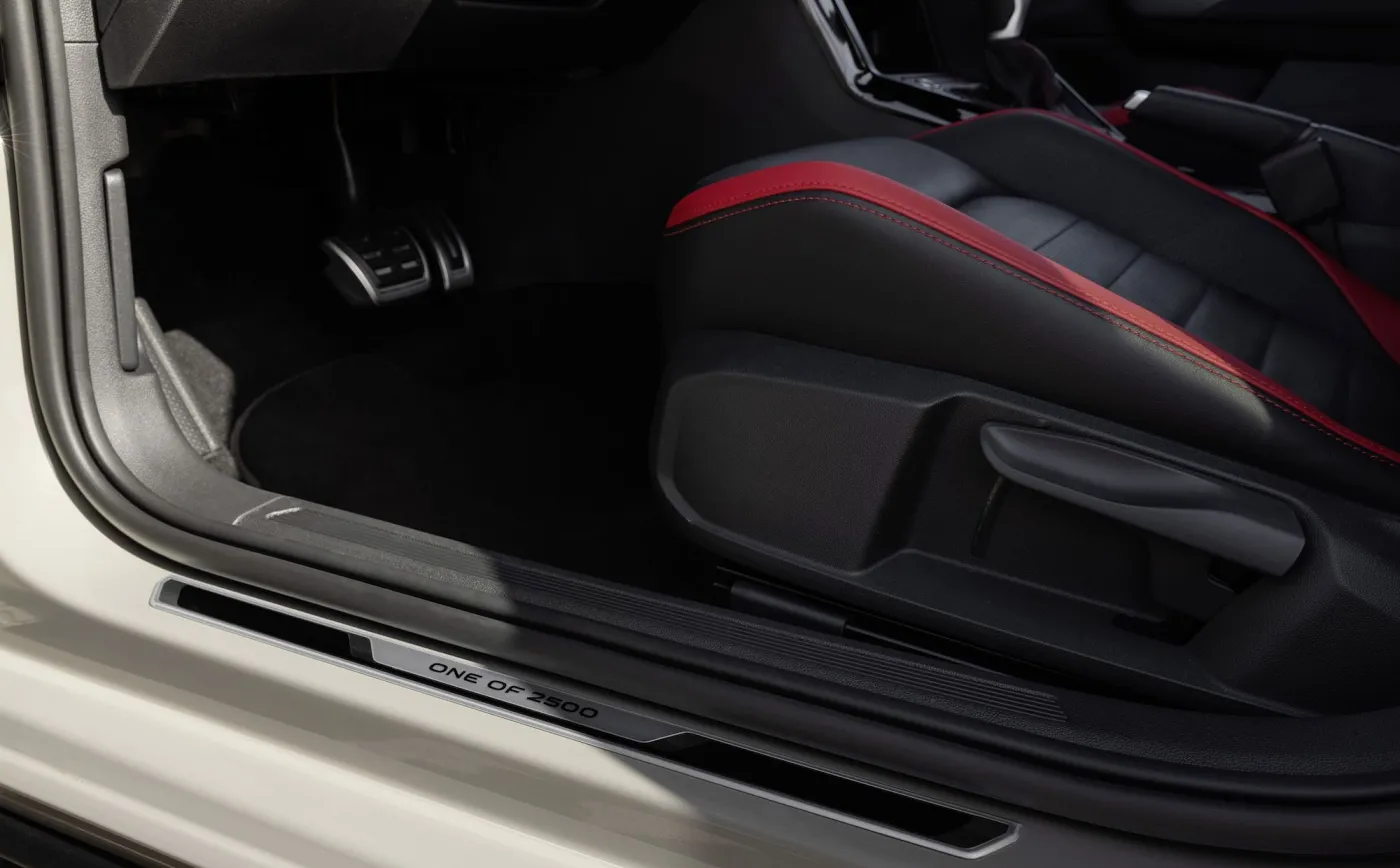 volkswagen-polo-gti-edition-25-37803958.jpg