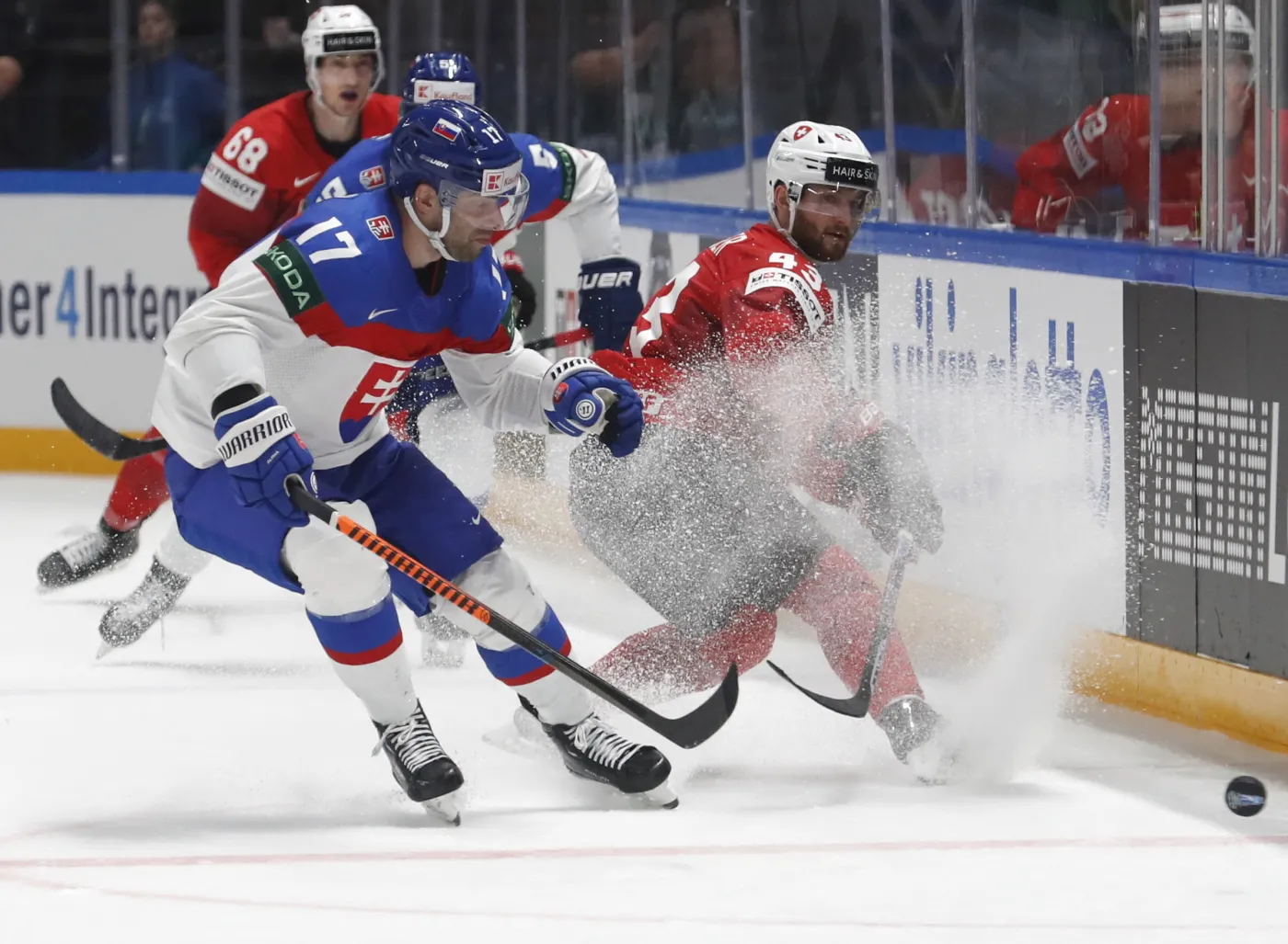 Czwarte wygrane Szwecji i Szwajcarii na MŚ w hokeju [WYNIKI i TABELE]