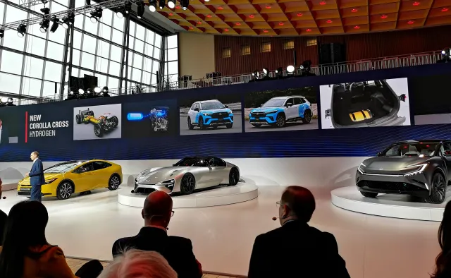 Tak Toyota Corolla Cross ratuje silnik spalinowy. Benzynę zastąpi wodór