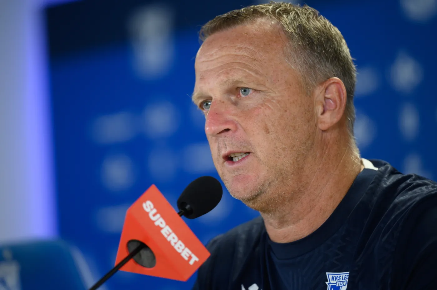 Trenera Lecha John van den Brom