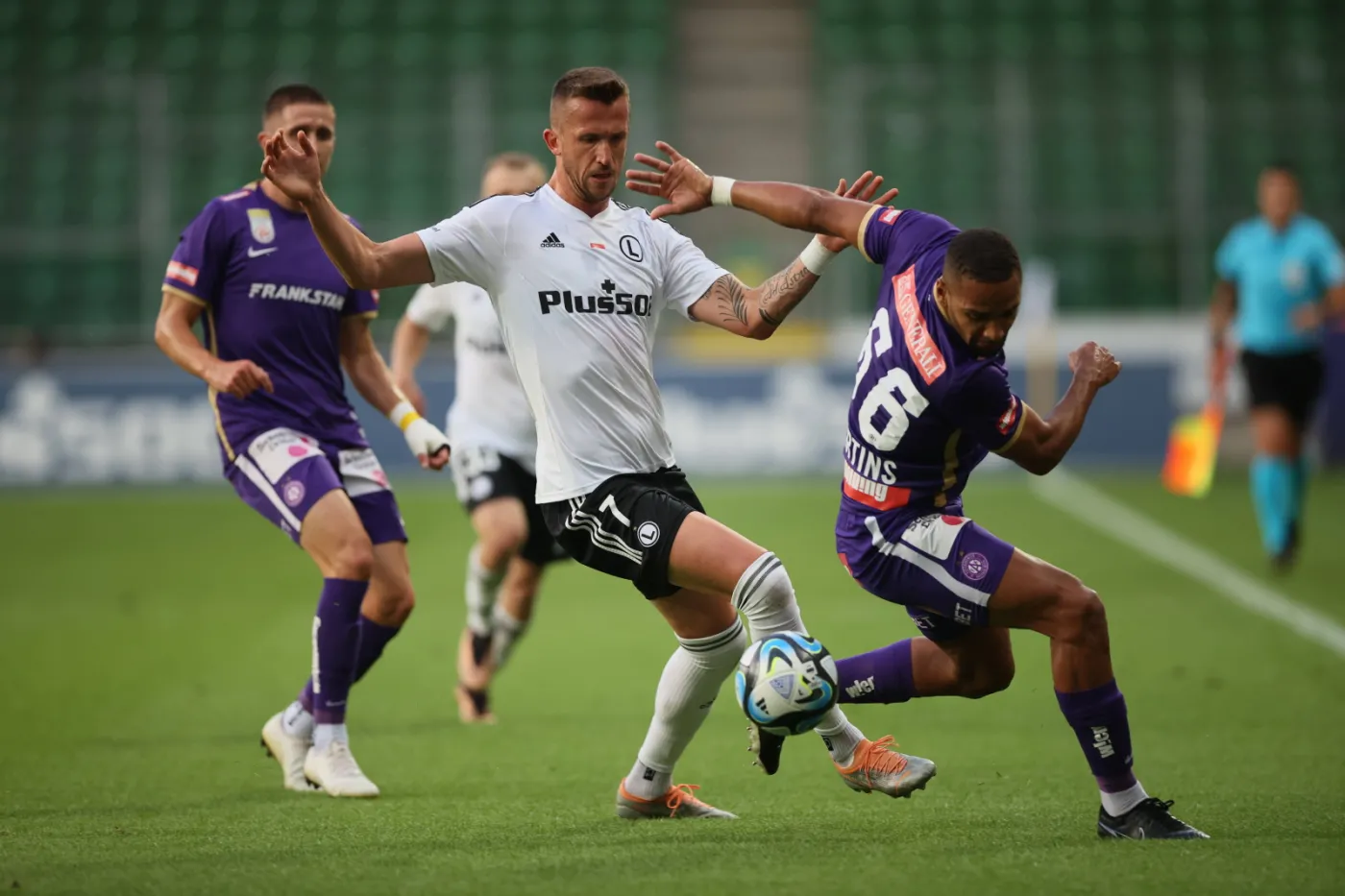 Szalony mecz w Wiedniu. Horror na własne życzenie, osiem goli i awans Legii!