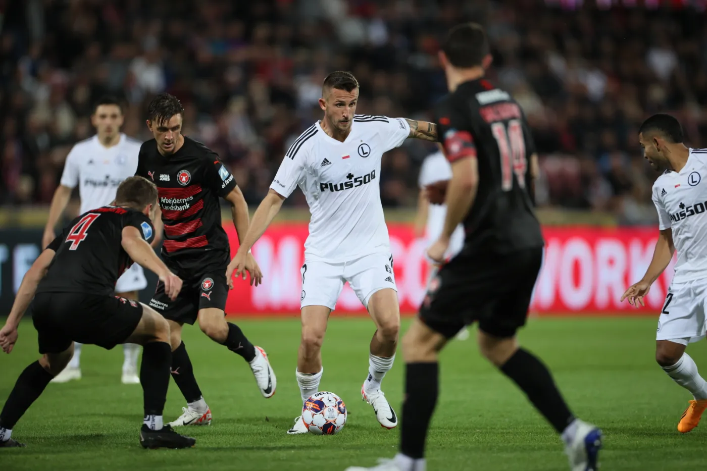 Co za mecz! Grad goli i wymiana ciosów między Midtjylland a Legią