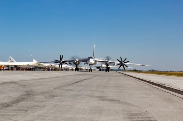 "Kuriozalny widok" na satelitarnych zdjęciach rosyjskiej bazy. Eksperci: Rosjanie... robią co mogą