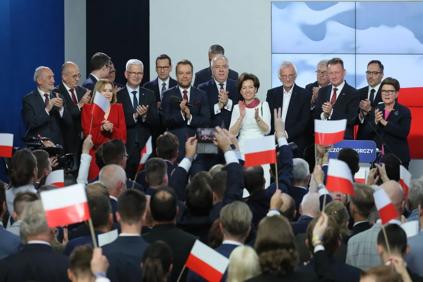 Wybory parlamentarne 2023. Politycy PiS podczas wieczoru wyborczego 