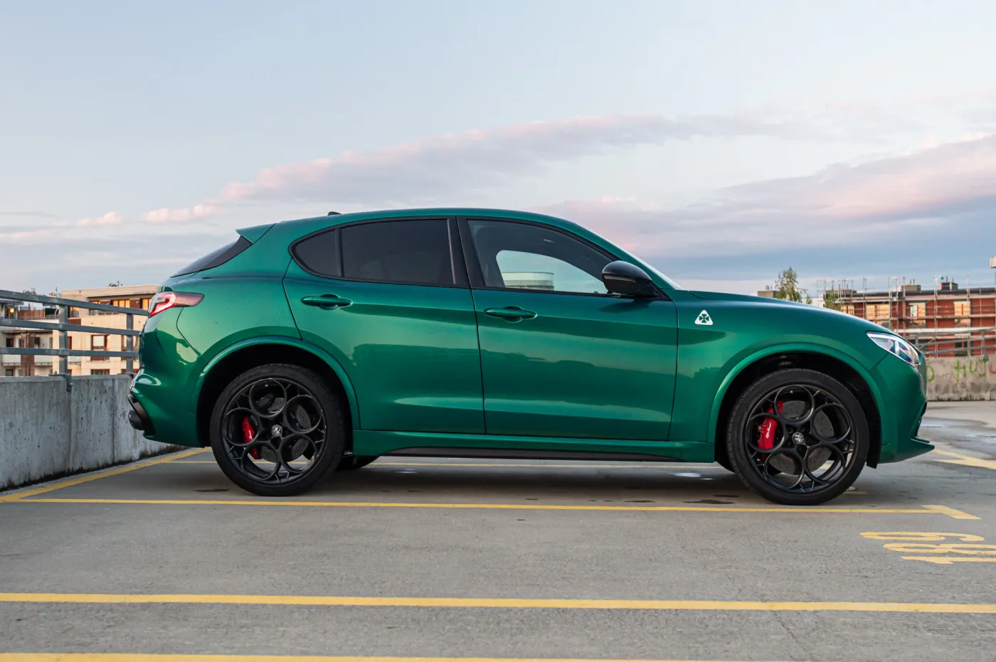 alfa-romeo-stelvio-quadrifoglio-37962938.jpg