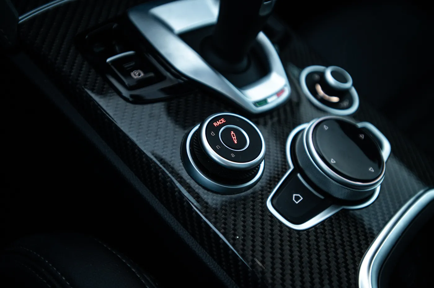 alfa-romeo-stelvio-quadrifoglio-37962971.jpg
