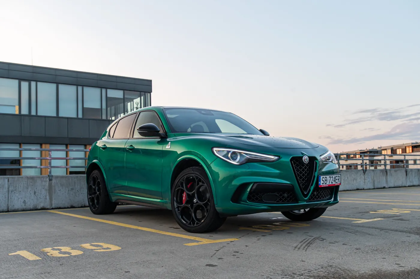 alfa-romeo-stelvio-quadrifoglio-37962979.jpg